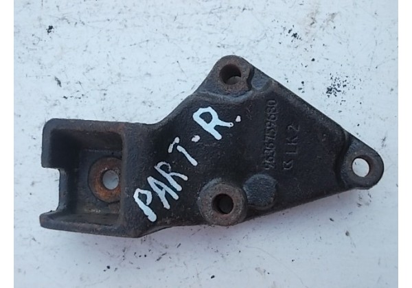Кронштейн двигуна правий верхній Partner, Berlingo, Xsara 1.9 d, DW8, 9636759680, 9645967880